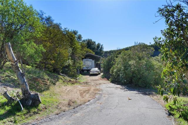 39255 De Luz Rd, Fallbrook CA: https://media.crmls.org/mediaz/7bc38a27-3a45-47de-95a0-00c09cd8f2c2.jpg