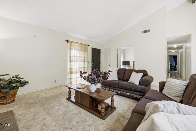 Detail Gallery Image 4 of 24 For 628 Holly Ave, Oxnard,  CA 93036 - 3 Beds | 2 Baths