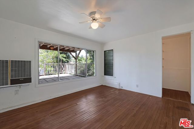 2461 McCready Avenue, Los Angeles CA: https://media.crmls.org/mediaz/7bc49541-018e-452c-a8e9-146ee011723b.jpg