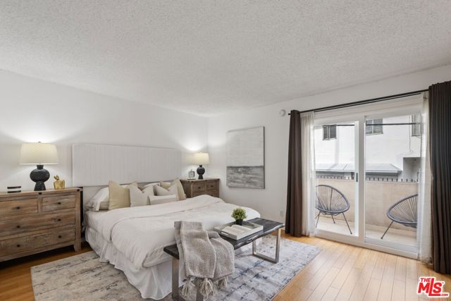 1730 Camden Avenue, Los Angeles CA: https://media.crmls.org/mediaz/7bc4c8ca-03c7-414d-989f-198a6ae261af.jpg