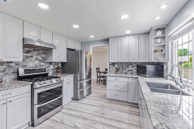502 Cartagena Ln, San Ramon CA: https://media.crmls.org/mediaz/7bc4e387-2d6f-4a2a-8f7e-71e9df505298.jpg