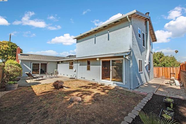 2560 Phelan Avenue, Hayward CA: https://media.crmls.org/mediaz/7bc4ee96-93cd-4fb2-9255-01e3c9fff47a.jpg