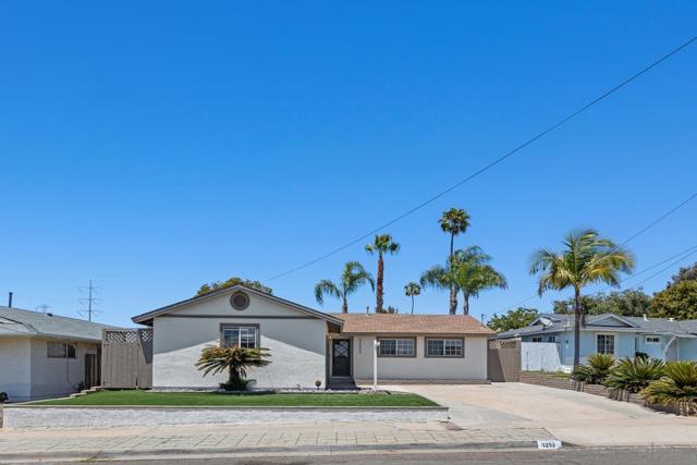 5252 Mount Blanca Dr, San Diego CA: https://media.crmls.org/mediaz/7bc6385c-a2c8-4108-8f23-3ee6282fdec2.jpg