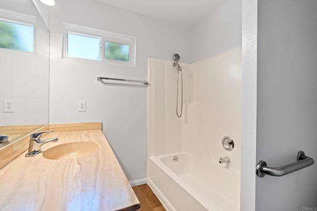 1565 Chestnut Avenue, Carlsbad CA: https://media.crmls.org/mediaz/7bc65447-19f3-4b54-ae41-58a6c9301df2.jpg