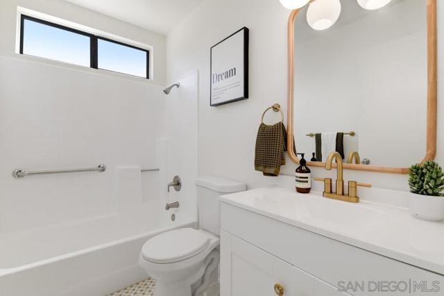 4635 Briar Ridge Rd, Oceanside CA: https://media.crmls.org/mediaz/7bc6a4c4-a352-4527-922e-e0f0cb12340e.jpg