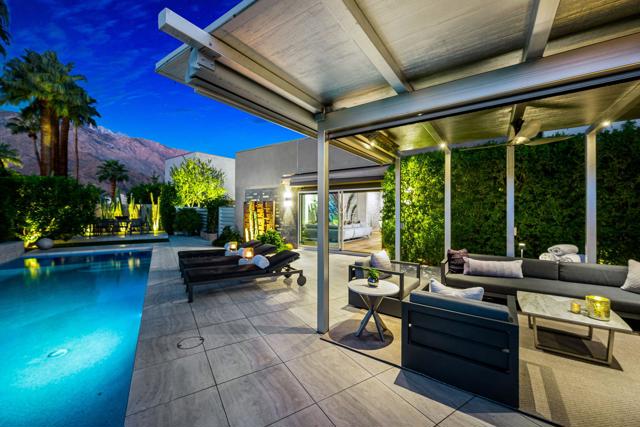1047 Hunter Drive, Palm Springs CA: https://media.crmls.org/mediaz/7bc6aaf2-ced1-47b4-965d-ec881db5dc20.jpg