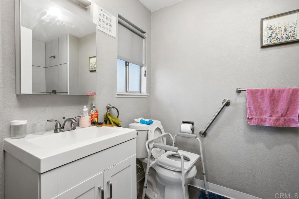 1341 Boyle Avenue A And B - photo 15