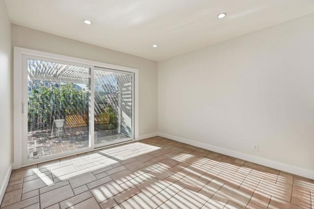 819 Daphne Court, Carlsbad CA: https://media.crmls.org/mediaz/7bc6fb61-ee49-4aab-b0a0-507601416ed2.jpg