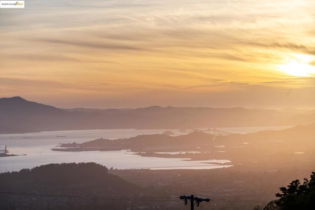 1310 Grizzly Peak Blvd, Berkeley CA: https://media.crmls.org/mediaz/7bc7004c-03fc-4e91-b959-3a3565a740d3.jpg
