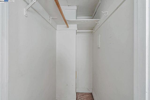 1560 Lincoln Ave #B, Alameda CA: https://media.crmls.org/mediaz/7bc74106-5d8f-4860-a35d-b0b4a7bfdc33.jpg