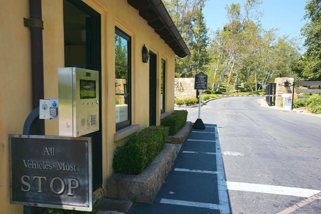 11 Country Glen Rd, Fallbrook CA: https://media.crmls.org/mediaz/7bc7c4e8-2433-47f6-af71-b891dc080eb0.jpg