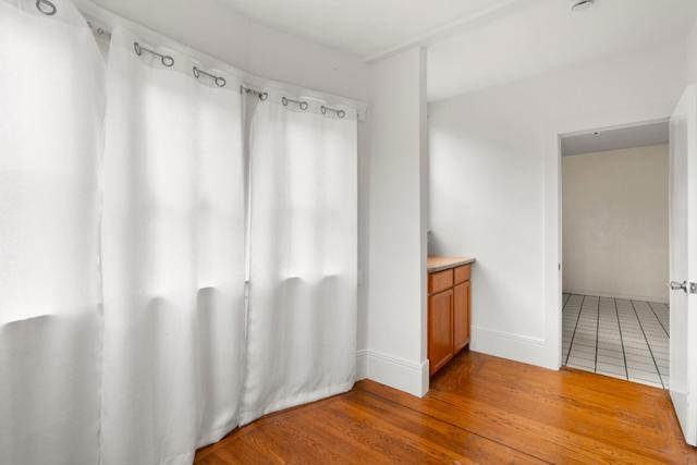 189 Lee Avenue, San Francisco CA: https://media.crmls.org/mediaz/7bc903be-9db1-4585-8cf5-3c3348d74169.jpg