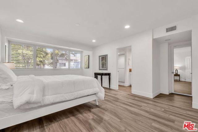 13224 Admiral Avenue, Marina del Rey CA: https://media.crmls.org/mediaz/7bc99083-f6ca-4f93-8255-919f1a7027d7.jpg
