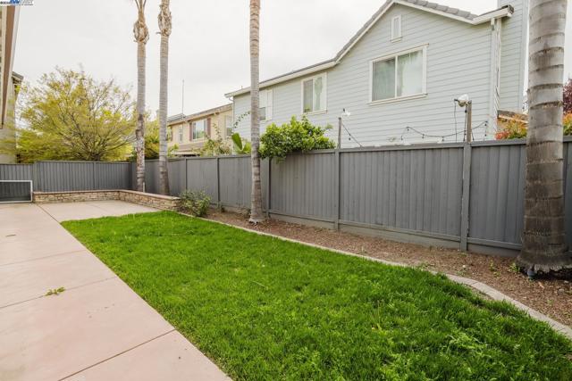 1955 Bankston Dr, Tracy CA: https://media.crmls.org/mediaz/7bc9cd29-c21a-4848-bc02-92702a89f560.jpg