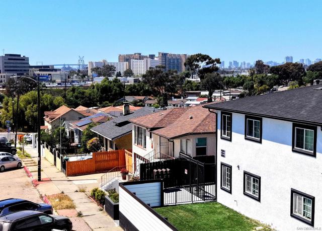 3934 Marine View Ave, San Diego CA: https://media.crmls.org/mediaz/7bcafb60-76a6-4017-b0c4-3b922fa9a8c1.jpg