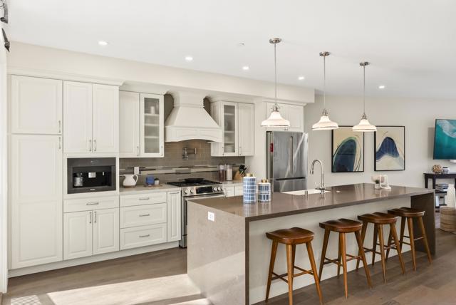 249 Playa Del Norte, La Jolla CA: https://media.crmls.org/mediaz/7bcb2214-3bc2-4c3d-be12-62495cc55075.jpg