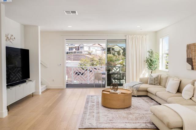 1002 Mary Beth Ter, San Ramon CA: https://media.crmls.org/mediaz/7bcb6341-c713-44a5-af93-796b2a10dcde.jpg