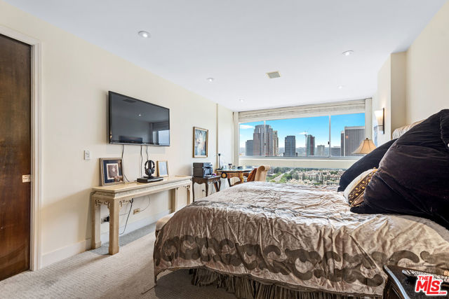 2222 Avenue Of The Stars, Los Angeles CA: https://media.crmls.org/mediaz/7bcb7927-b0f8-4b87-ae53-b10f5415ae86.jpg