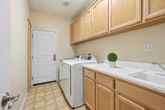 2405 Summerlin Drive, Modesto CA: https://media.crmls.org/mediaz/7bcbb37f-7277-4a57-b08b-338901826363.jpg