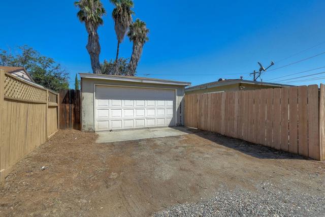 8734 Atlas View Dr, Santee CA: https://media.crmls.org/mediaz/7bcbbad4-bf01-4230-8009-ef745ac30a1a.jpg