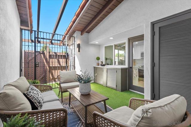 16566 Caminito Vencinos, San Diego CA: https://media.crmls.org/mediaz/7bcbda52-16bb-4f6c-8b23-c4acd7fc2d07.jpg