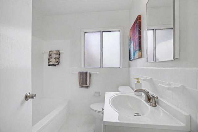 115 N Kingston Street, San Mateo CA: https://media.crmls.org/mediaz/7bccf652-cf88-418d-94ce-ac775cbcdbb2.jpg