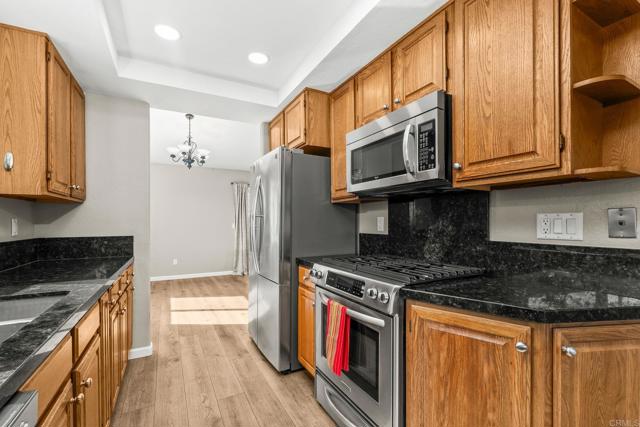 Detail Gallery Image 14 of 30 For 2049 Camino Dr, Escondido,  CA 92026 - 2 Beds | 2 Baths