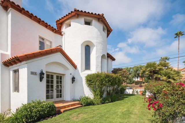 Detail Gallery Image 3 of 47 For 654 Bonair Pl, La Jolla,  CA 92037 - 5 Beds | 4 Baths