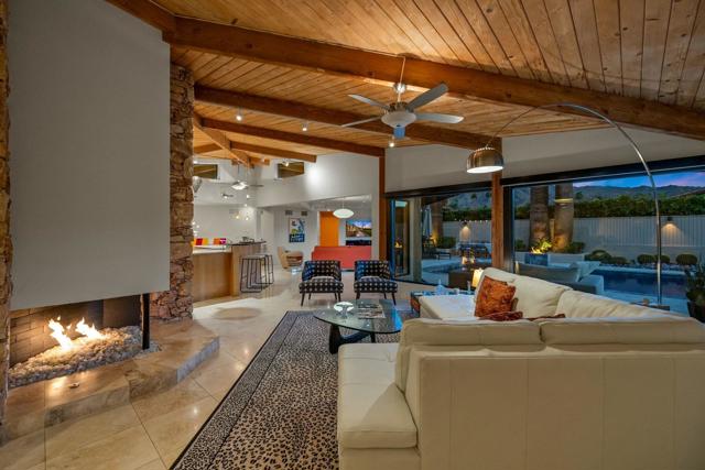 45371 Rancho Palmeras Drive, Indian Wells CA: https://media.crmls.org/mediaz/7bcf01f1-5c63-4daa-b78f-bf8584c8117e.jpg
