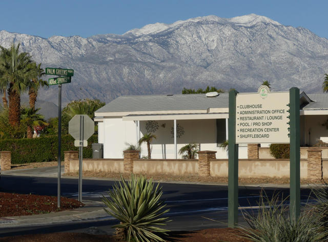 38525 Desert Greens E Drive, Palm Desert CA: https://media.crmls.org/mediaz/7bcfab24-95ed-4df4-bdd3-ac0a4127c1ce.jpg