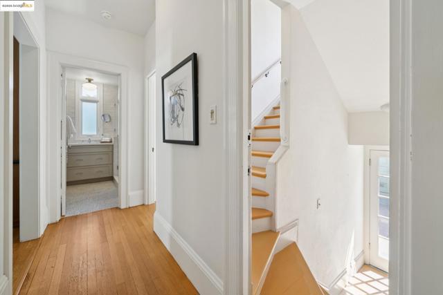 408 Euclid Ave, Oakland CA: https://media.crmls.org/mediaz/7bcfdf3d-1316-4d8f-a911-7028fa981c76.jpg