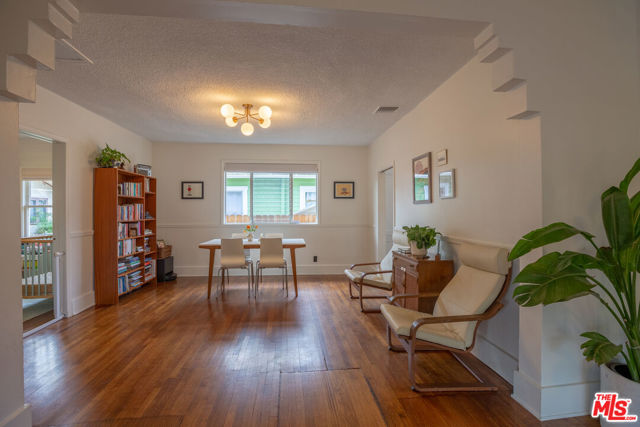 732 N Toledo Walk, Long Beach CA: https://media.crmls.org/mediaz/7bd0cade-4f0e-4941-bfcd-de62f883de30.jpg