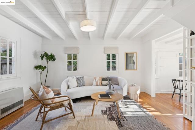 1532 Walnut St, Berkeley CA: https://media.crmls.org/mediaz/7bd0ddaf-4396-4fdf-893f-9b46be06c583.jpg