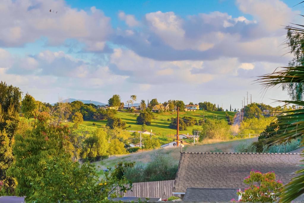 https://media.crmls.org/mediaz/7bd12554-7dd9-4667-b859-20779fcf2449.jpg?preset=X-Large