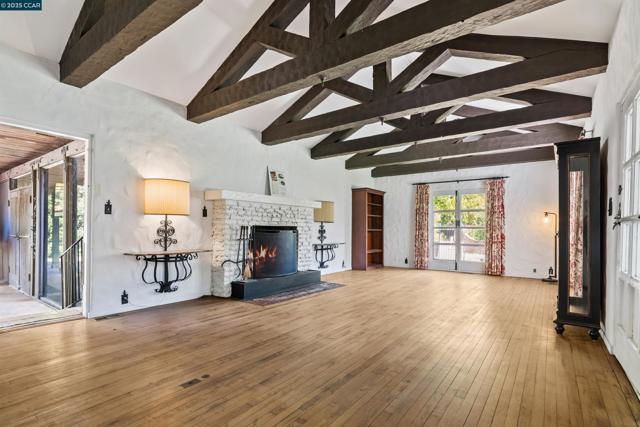 2339 Tice Valley Blvd, Walnut Creek CA: https://media.crmls.org/mediaz/7bd29822-a754-4dc3-aa21-29de6d69d74a.jpg