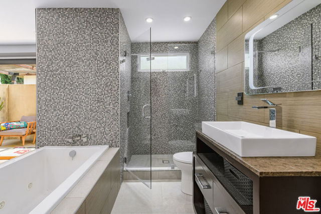 18839 Plummer Street, Northridge CA: https://media.crmls.org/mediaz/7bd2b733-d63c-4906-bd71-718fc1b6f6dc.jpg