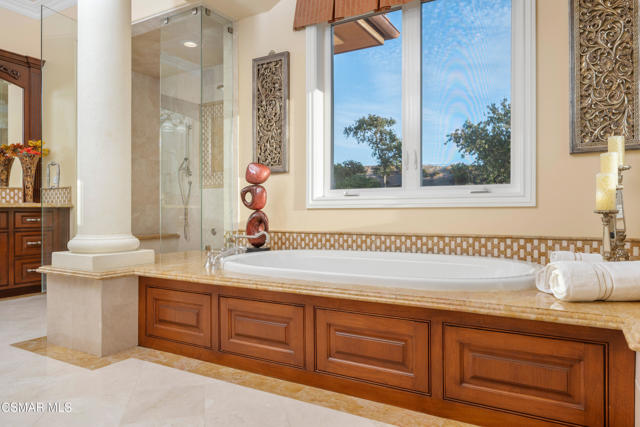 2462 Lost Canyons Drive, Simi Valley CA: https://media.crmls.org/mediaz/7bd2f276-8cc5-4d9e-a01a-9c851d66fcef.jpg