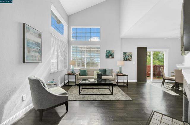 314 Skyline Dr, San Ramon CA: https://media.crmls.org/mediaz/7bd359b0-fa49-48ad-a0a2-3a1d701a4d3f.jpg