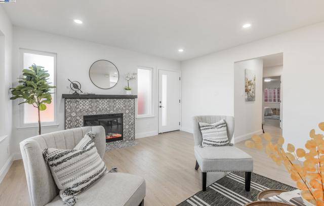 766 Joyce St, Livermore CA: https://media.crmls.org/mediaz/7bd369c4-28b8-44bd-9472-0c62a212c23f.jpg