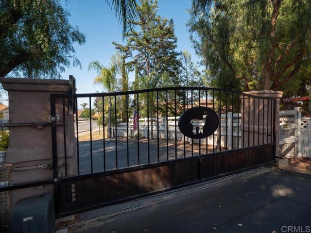 31755 Rancho Vista Road, Temecula CA: https://media.crmls.org/mediaz/7bd3b8eb-f044-4685-bbee-f476d21cbd67.jpg