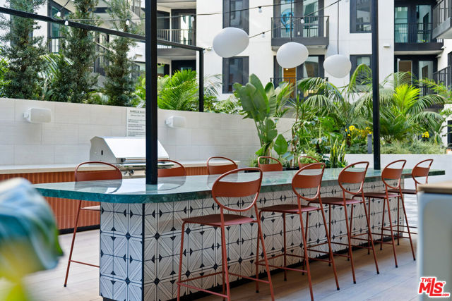 250 E Broadway, Long Beach CA: https://media.crmls.org/mediaz/7bd3ccc2-6ef7-4c6e-a1dd-a551c1bccb65.jpg