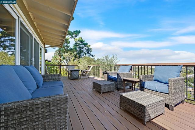 1301 Thomas Dr, Martinez CA: https://media.crmls.org/mediaz/7bd49462-28f7-479a-a13f-4266259f9ad1.jpg
