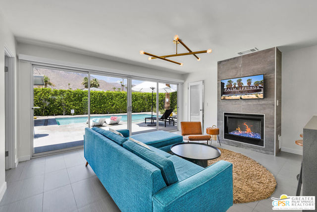 587 N Calle Marcus, Palm Springs CA: https://media.crmls.org/mediaz/7bd4b77e-054f-4c54-be13-6ec6a9019d6d.jpg