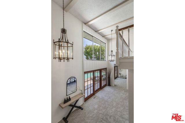 5136 Los Bonitos Way, Los Angeles CA: https://media.crmls.org/mediaz/7bd59e00-0061-40a7-b5b7-56cf8f183aa9.jpg