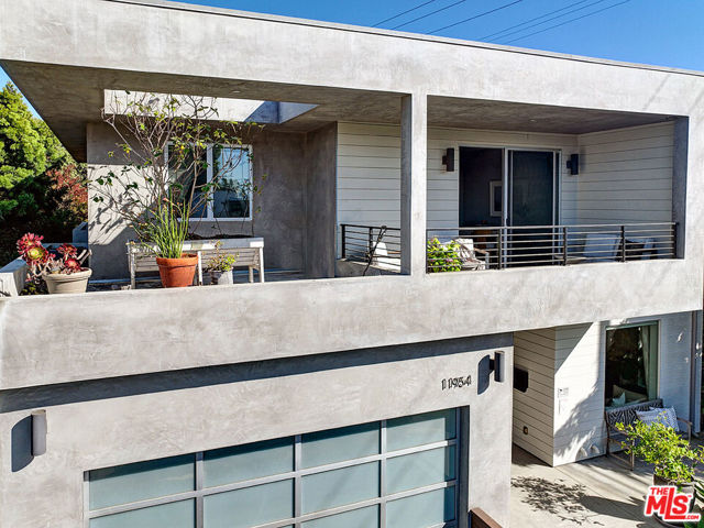 11954 Lucile Street, Culver City CA: https://media.crmls.org/mediaz/7bd5c0a8-45ea-4ef2-9652-7622ca82cc41.jpg