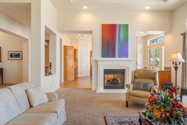 27812 Crowne Point Drive, Salinas CA: https://media.crmls.org/mediaz/7bd5edee-845d-4855-98a6-86fdcc099e63.jpg