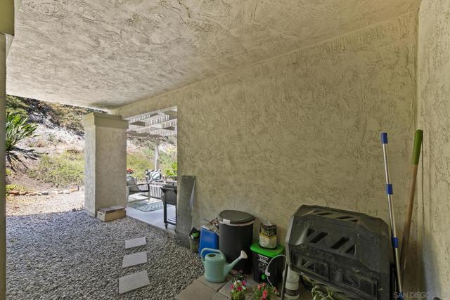 4366 Caminito Pintoresco, San Diego CA: https://media.crmls.org/mediaz/7bd63da7-a61b-462e-ad6f-b867e5509223.jpg