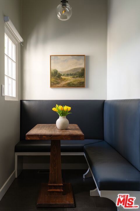 3756 Effingham Place, Los Angeles CA: https://media.crmls.org/mediaz/7bd6438b-b503-4b39-87b1-df0fba5d699b.jpg