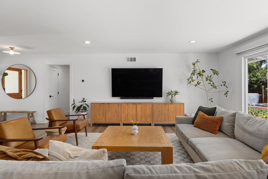 1063 San Julian - photo 6