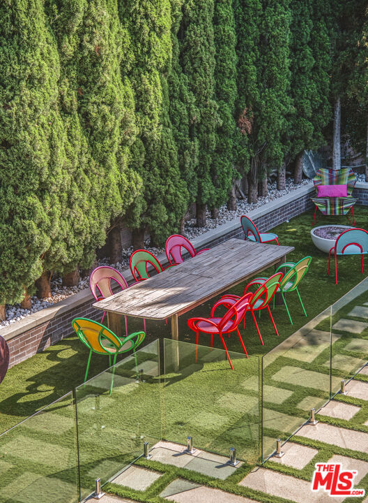2656 32nd Street, Santa Monica CA: https://media.crmls.org/mediaz/7bd68b22-7508-4049-a673-52a2aa5793f6.jpg